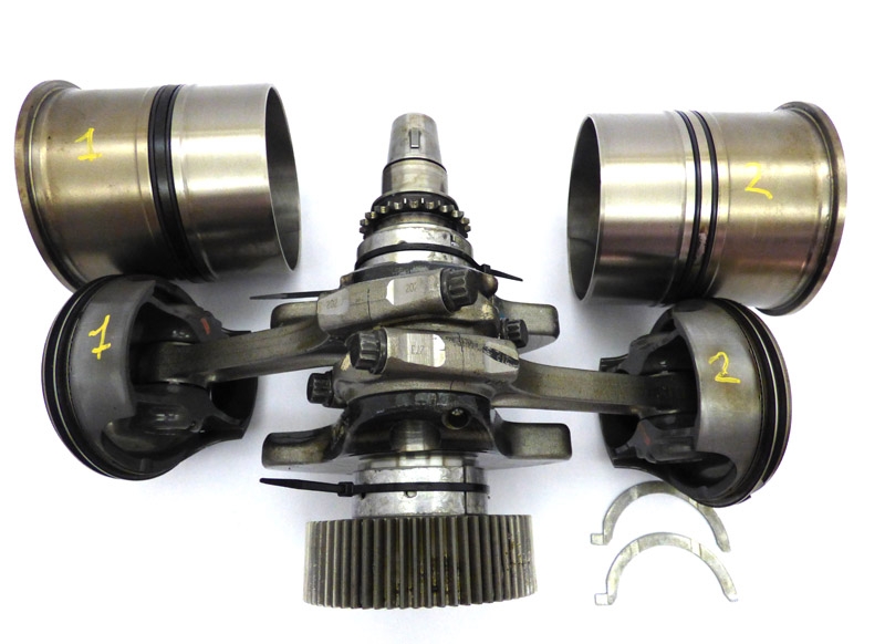 Crank Assembly with sleeve and pistons - only 16K km done